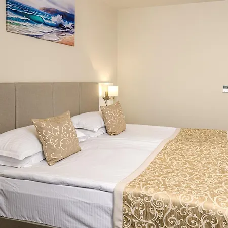 Laguna Park Sunrise ساني بيتش