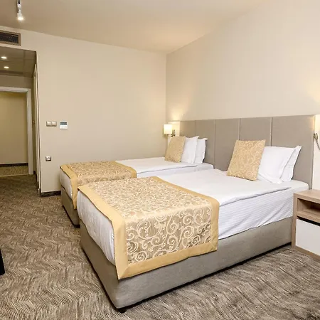 فندق Laguna Park Sunrise 4*