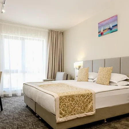 Laguna Park Sunrise 4*